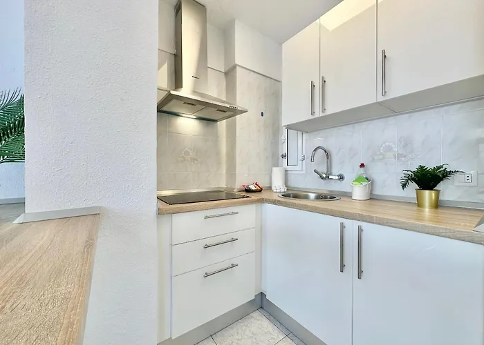 Torres De Yomely - Y5b * Playa de las Americas (Tenerife)